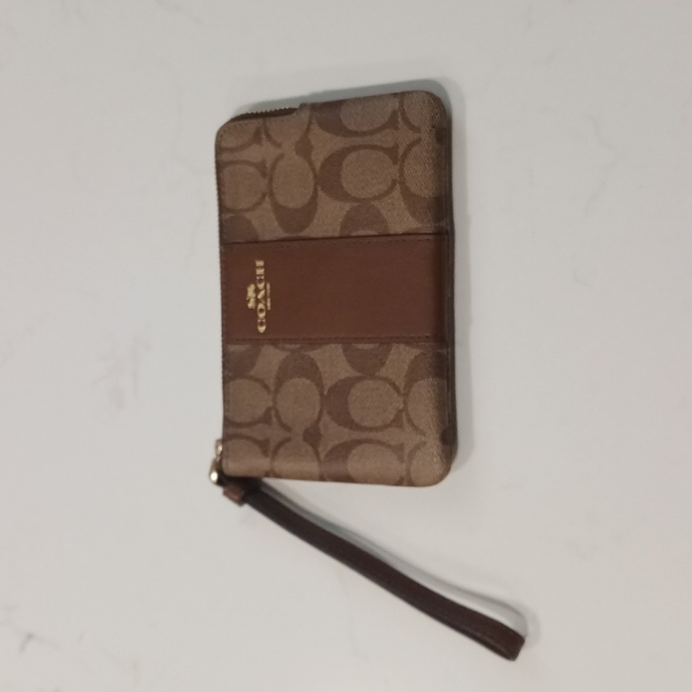 Coach Small Wristlet Purse Corner Zip